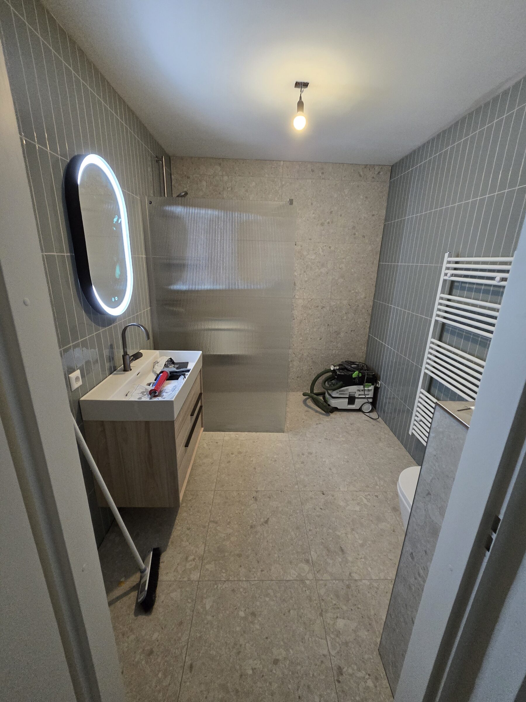 Strakke functionele badkamer