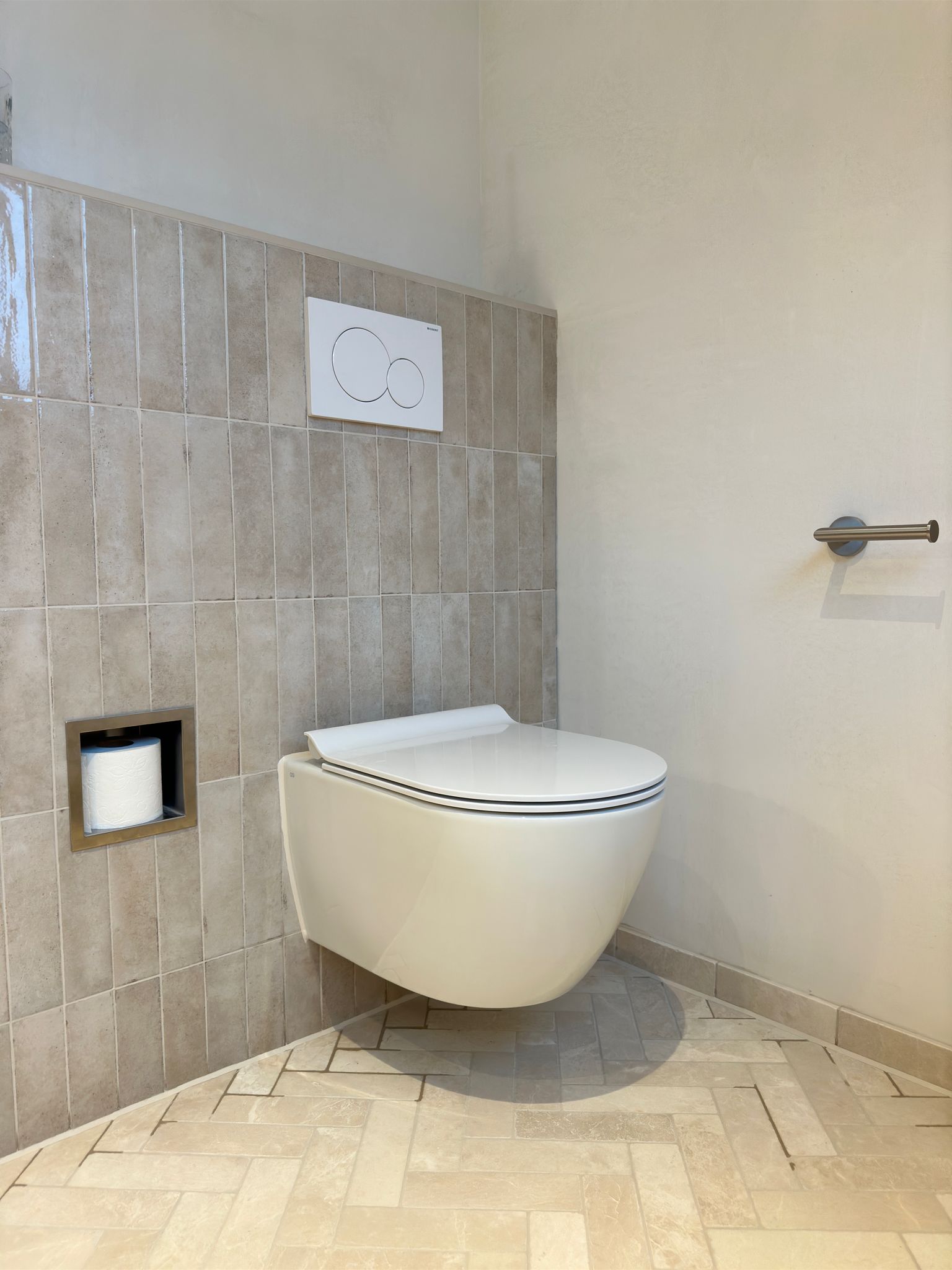 De toiletpot op de badkamer